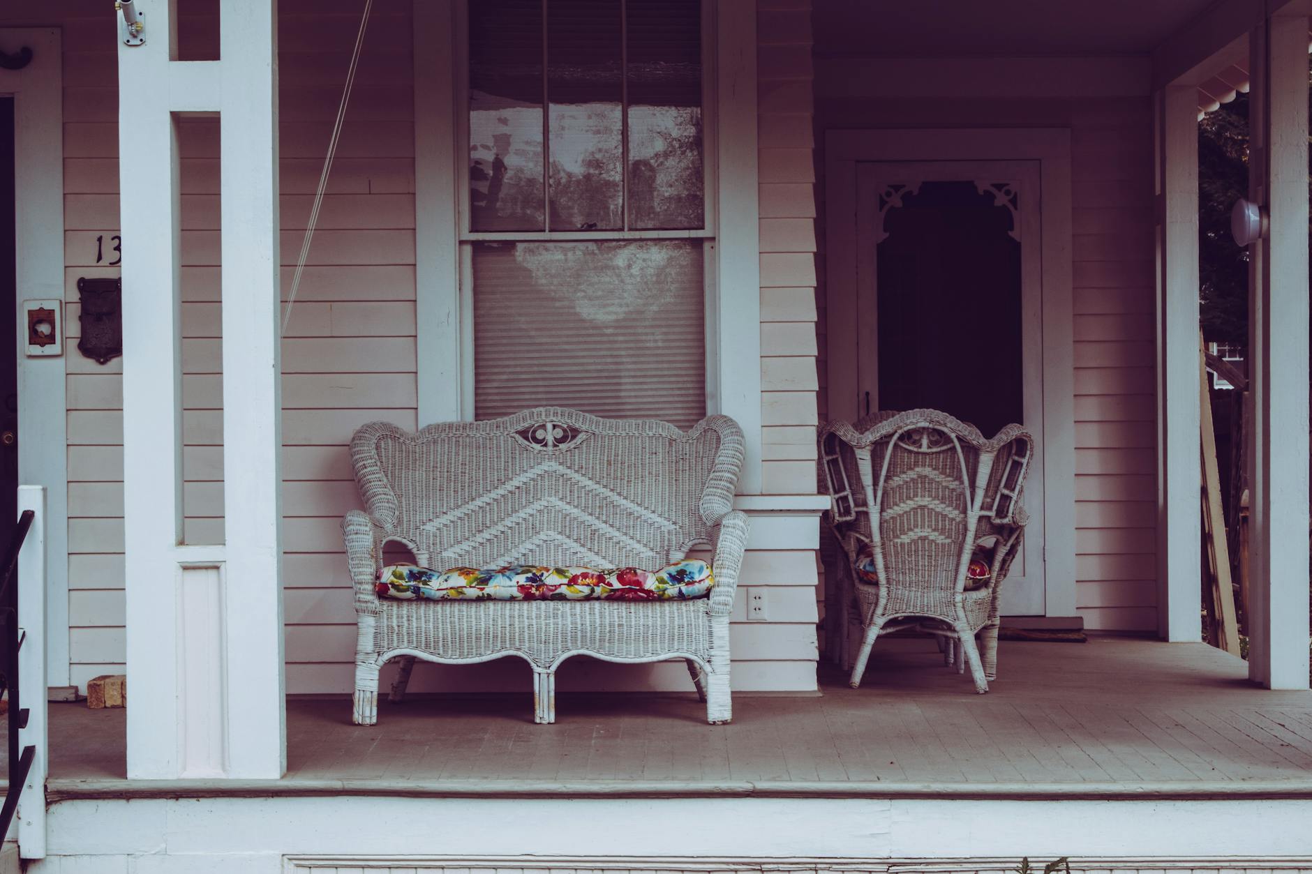 EMBRACING THE NEW PORCH: A LOOK AT TOXIC FANDOM AND WHO DEFINES CANON — roguereviewer.