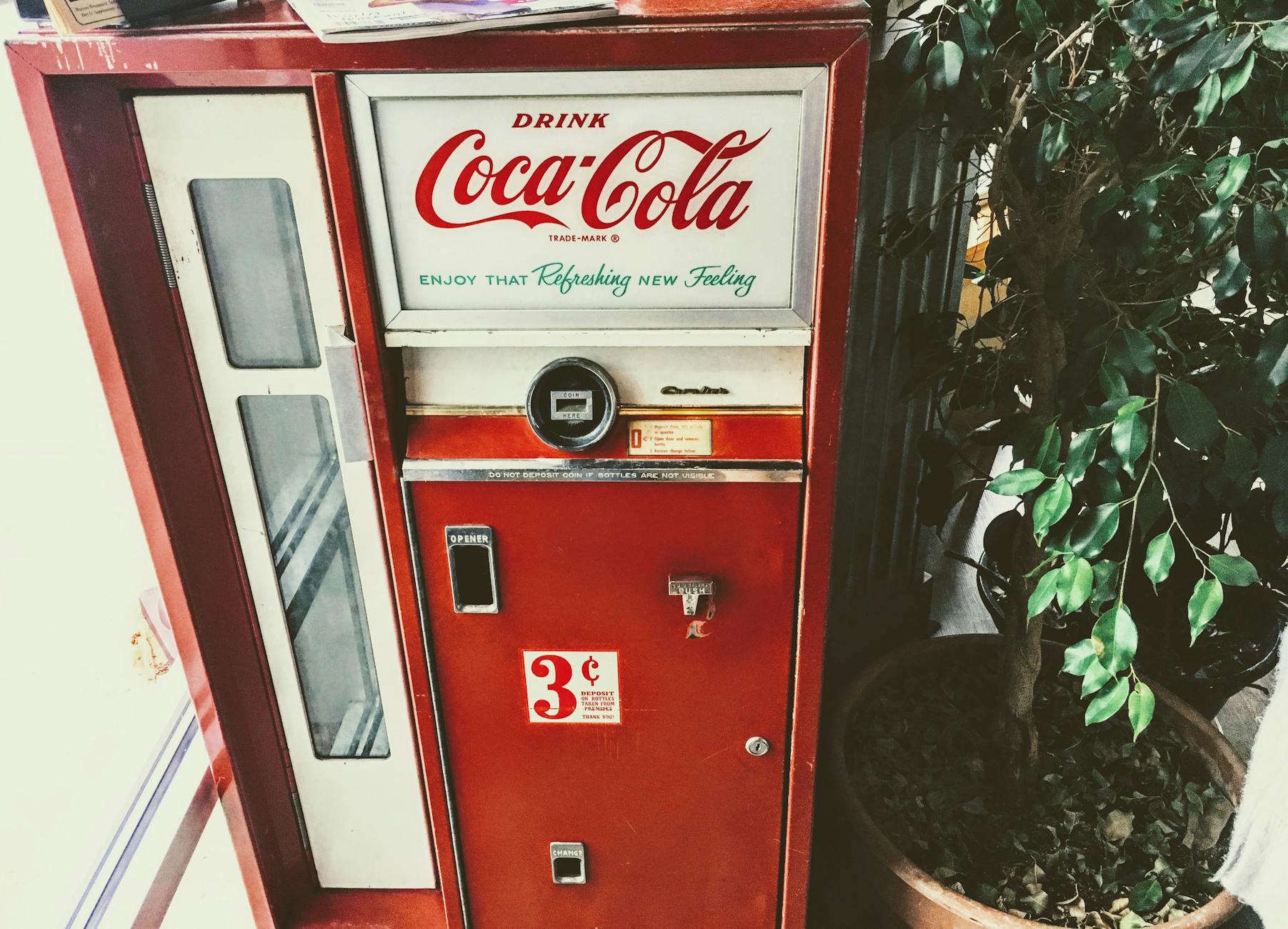 Short Story Saturdays: Post #1 – The Vending Machine That Knew My Name