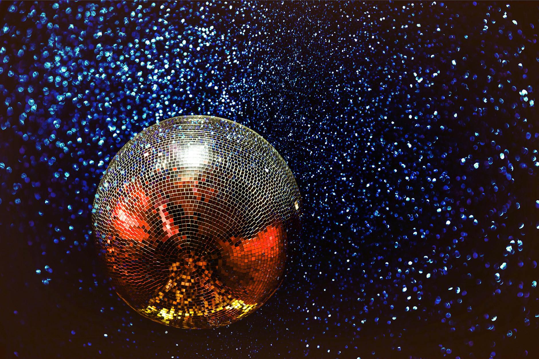 “Disco 2000”: The Ultimate Friendzone Anthem (And That’s Not a Bad Thing)
