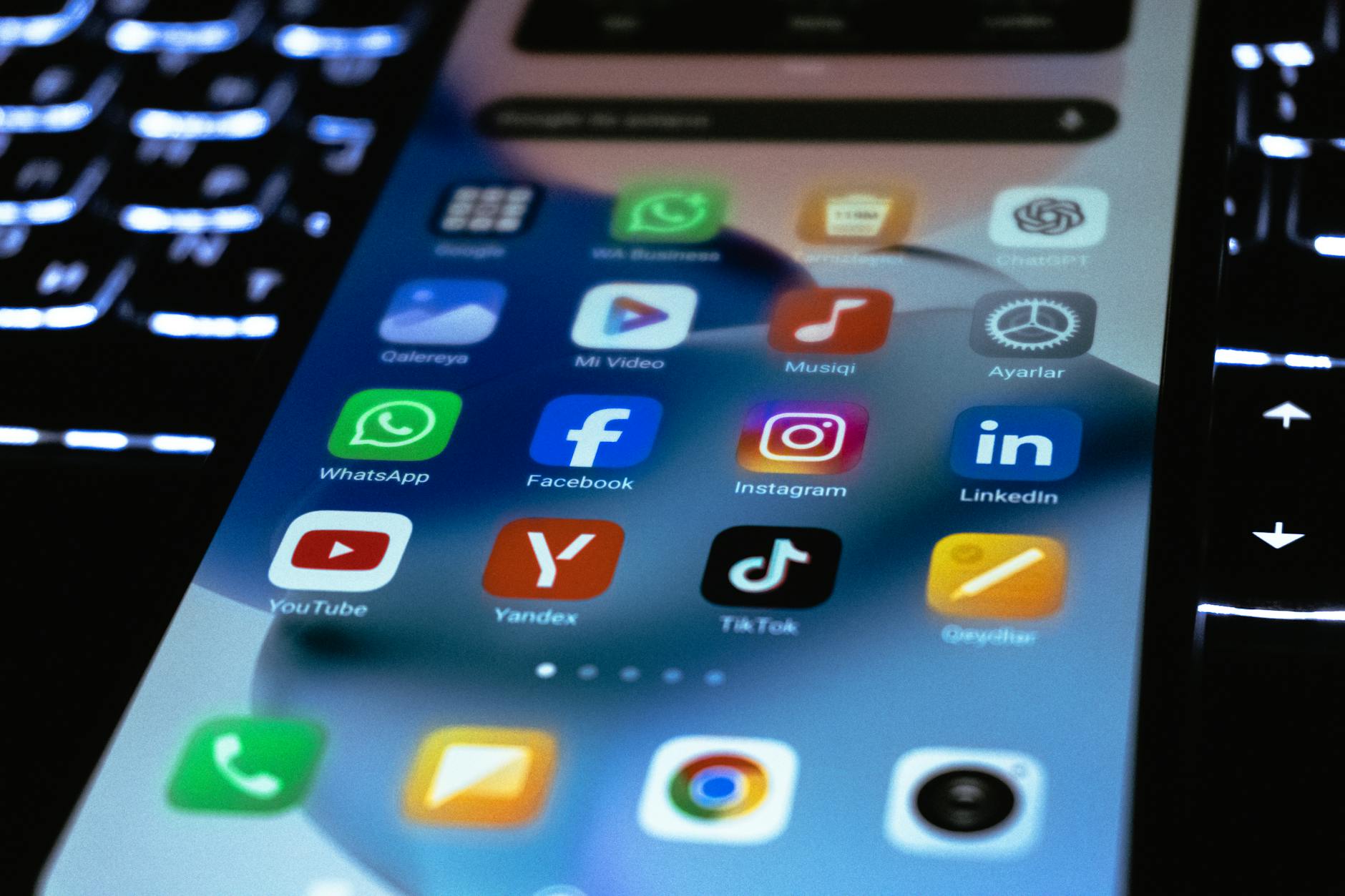 smartphone display with popular app icons